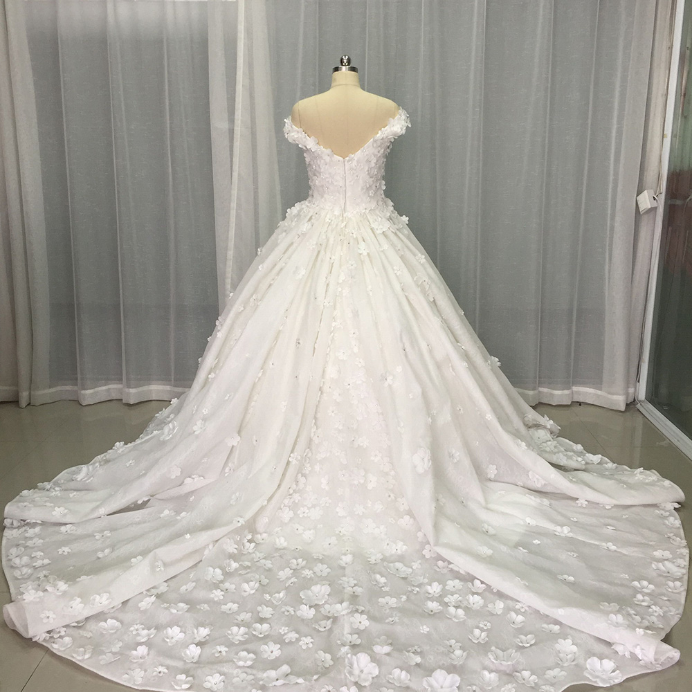 Elegant Superfine Wedding Gown - Embroidery Organza 评论和价格