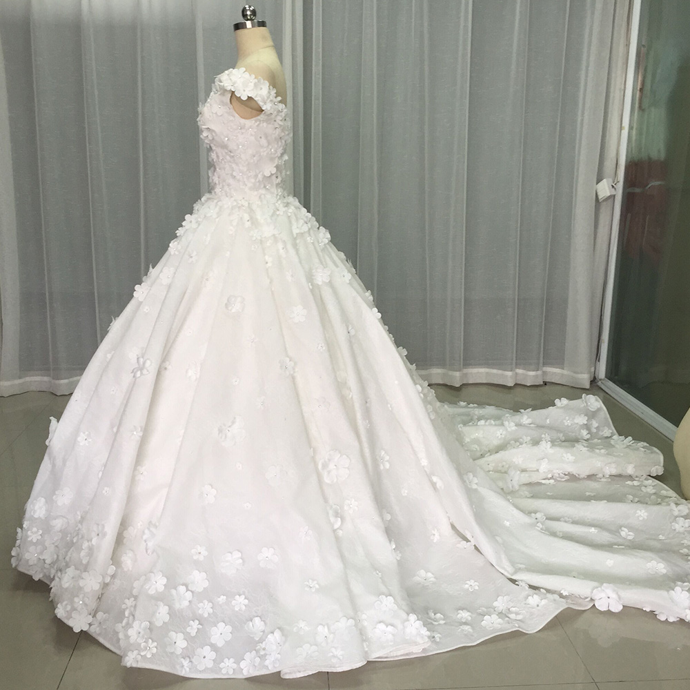 Elegant Superfine Wedding Gown - Embroidery Organza 评论和价格